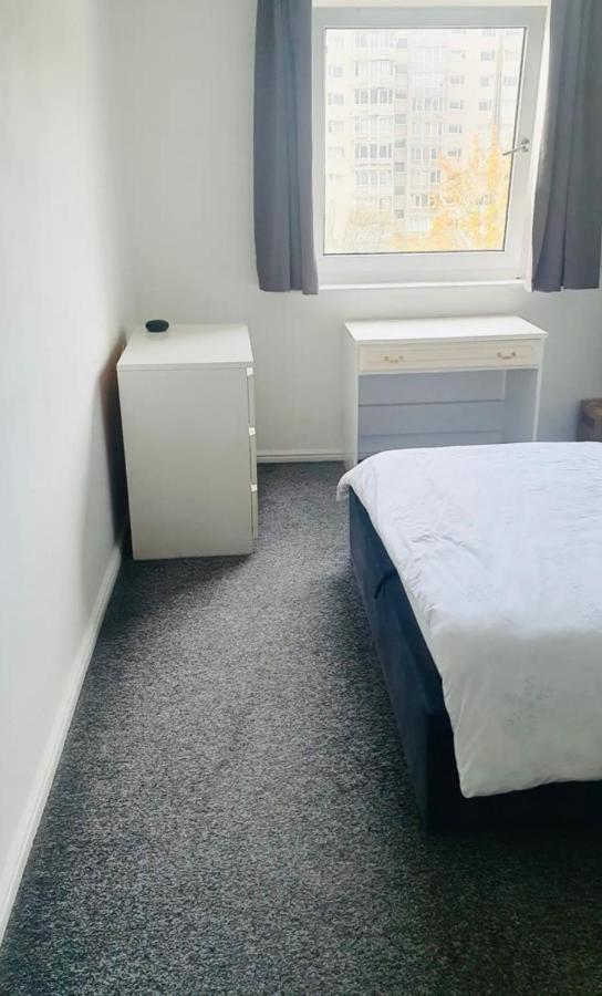 Minimalist Serene * Manchester